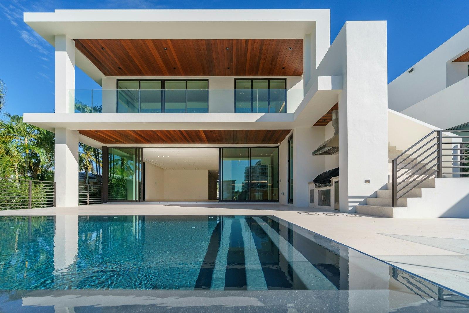 Villa moderna con piscina