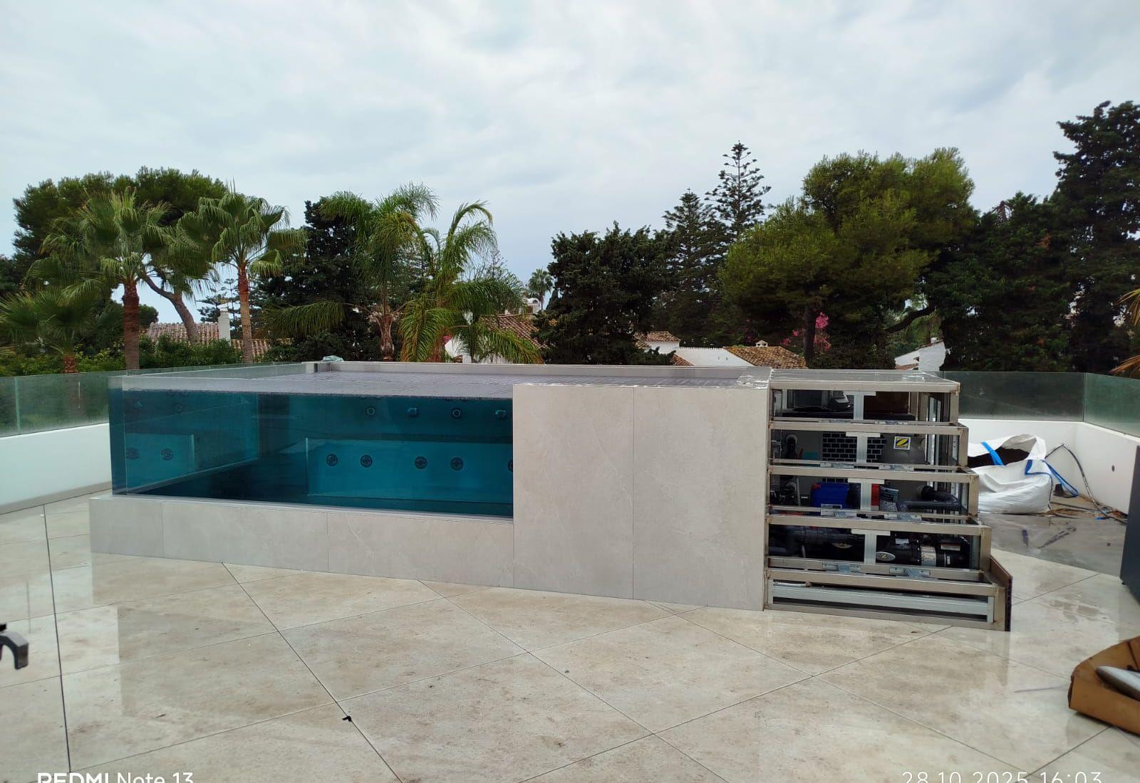 Piscina elevada en terraza